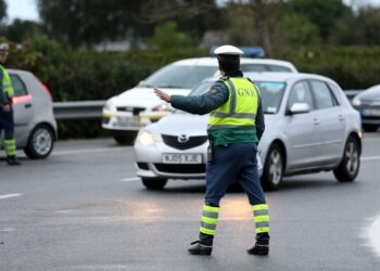 A partir das 23 horas já não pode circular entre concelhos. Recorde as exceções.