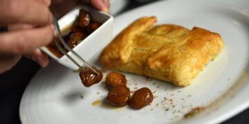 Dias à Mesa com castanhas no prato em Famalicão