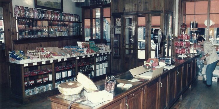 A tradição e a modernidade do comércio famalicense retratadas em exposição