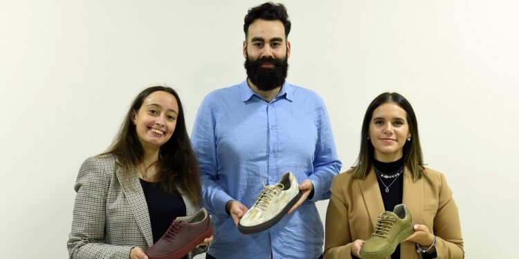 Startup de Famalicão lança coleção de sapatilhas produzidas com borra de café