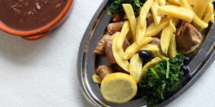 Perto de mil refeições entregues gratuitamente