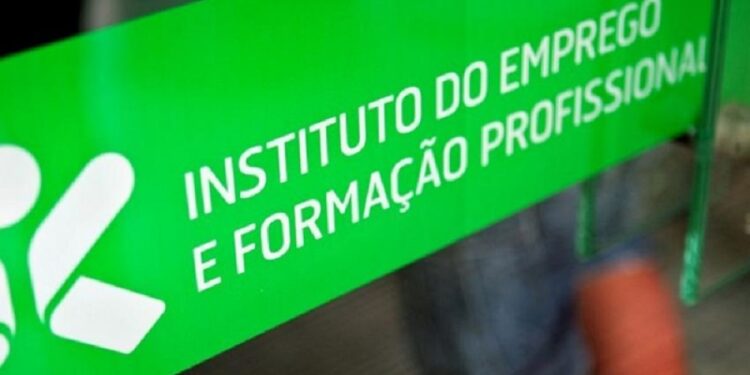 Há mais 28.685 desempregados inscritos comparativamente a fevereiro na região Norte