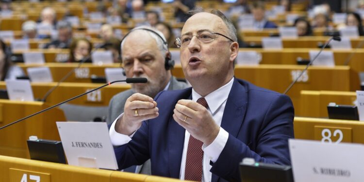 Relatório do eurodeputado José Manuel Fernandes aprovado pelo Parlamento Europeu