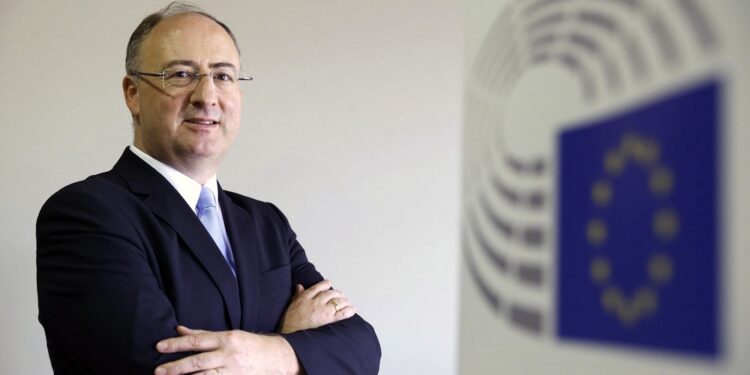 Parlamento Europeu aprova negociações para InvestEU reforçado contra Covid-19