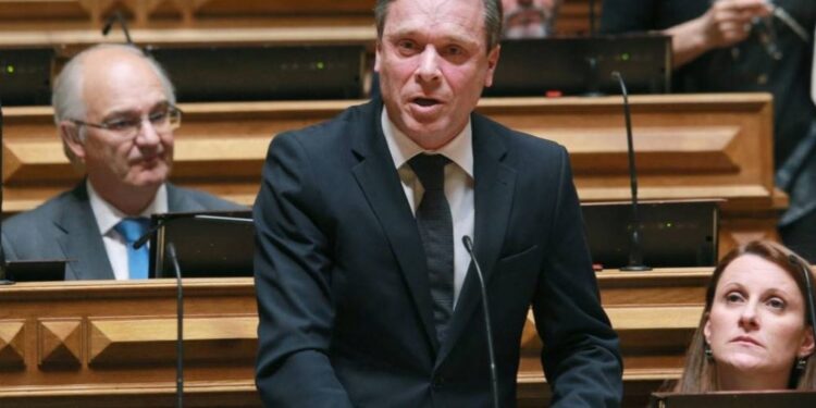 Jorge Paulo Oliveira questionou governo sobre intervenções na Barra de Esposende