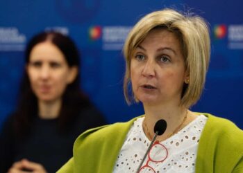 Ministra da Saúde admite prémios para profissionais de saúde