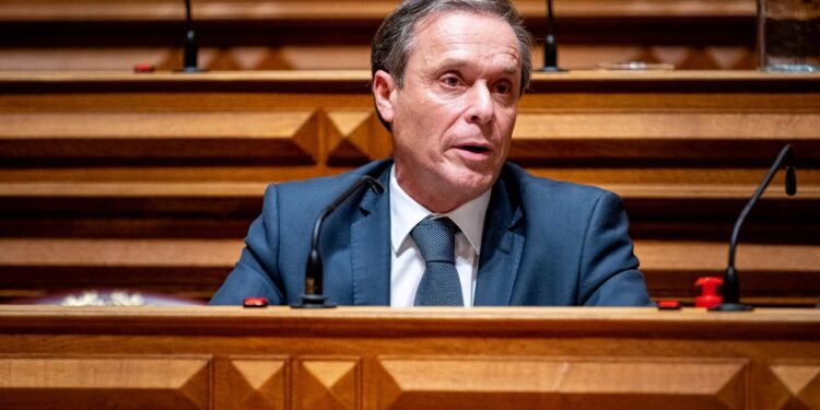 Governo “não dá resposta” aos cerca nove mil famalicenses sem médico de família.