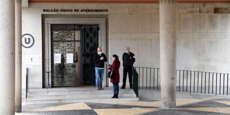 Famalicão vai manter abertos os serviços municipais essenciais