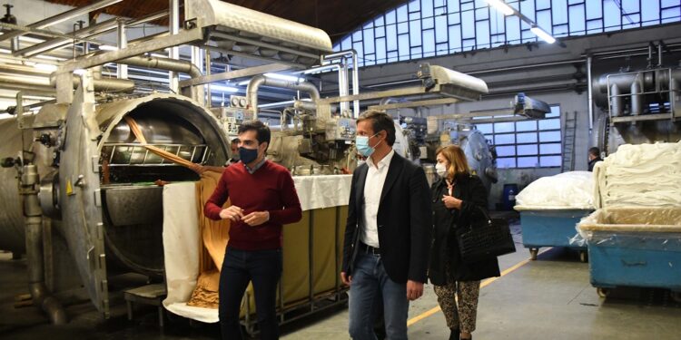 Empresa de Famalicão lança tecido auto-higienizante contra vírus e bactérias