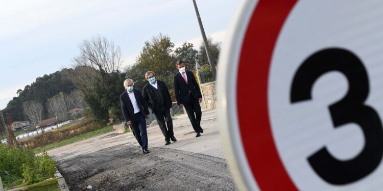 Câmara melhora rede viária em Carreira e Bente