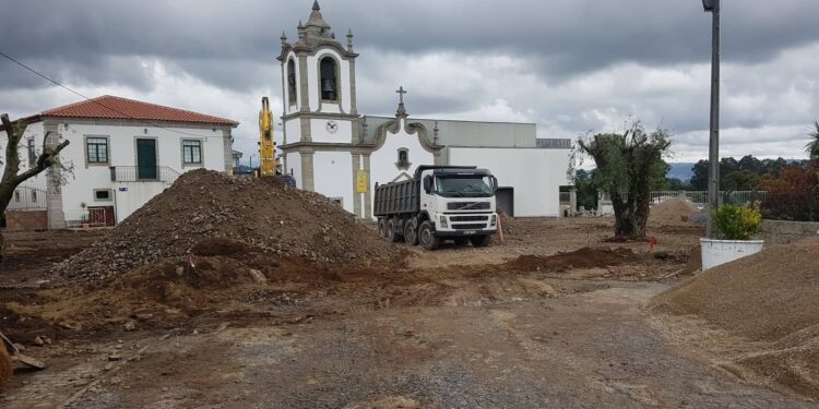 Obras de Requalificação do adro da Igreja de Gavião
