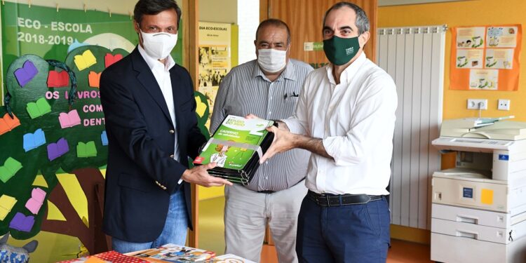 Câmara de Famalicão investe cerca de 140 mil euros na oferta das fichas de trabalho