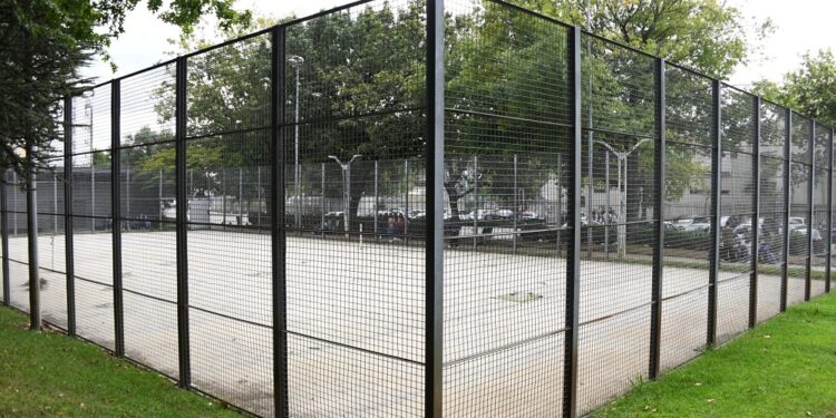 Câmara renova pisos de Basquetebol e Ténis do Parque da Juventude