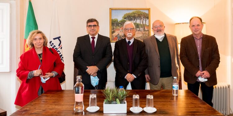 Famalicão e APE distinguem José Viale Moutinho, Francisco Duarte Mangas e Helena Carvalhão Buescu