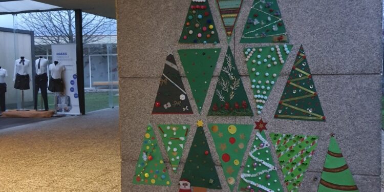 Didáxis desenhou árvores de natal