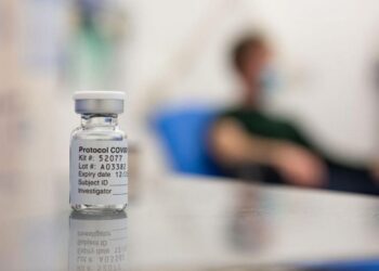 Vacina: Grupos prioritários serão contactados por SMS