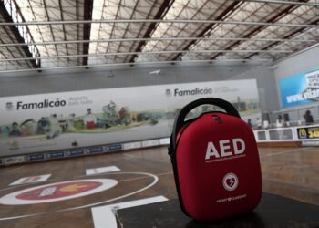 Famalicão equipa dez infraestruturas municipais com desfibrilhadores automáticos