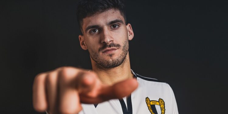 Rúben Vinagre assina pelo FC Famalicão