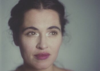 Sílvia Pérez Cruz, um bálsamo para a alma ao pôr do sol