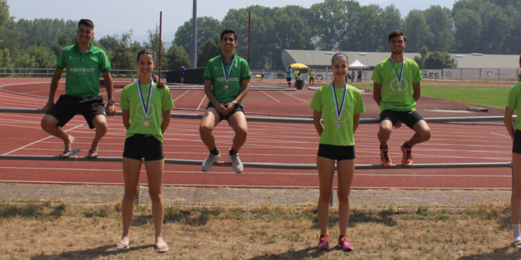 Atletas da Escola Atletismo Rosa Oliveira Campeões Regionais Absolutos