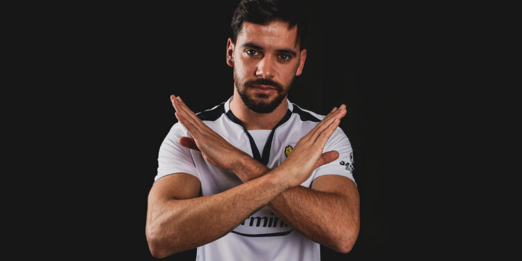 Ivo Rodrigues assina pelo FC Famalicão