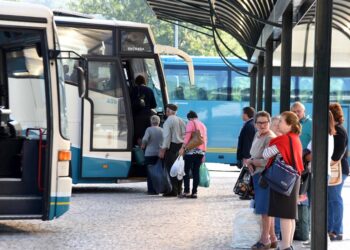 Câmara de Famalicão assegura serviços essenciais de transporte no concelho