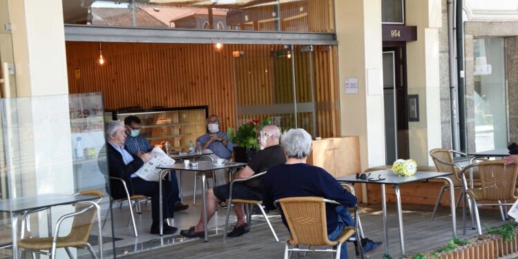 Câmara isenta esplanadas de taxas e permite alargamento