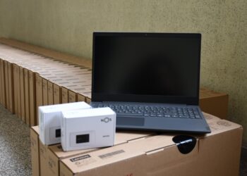 Famalicão distribui mais 374 equipamentos para ajudar alunos no ensino online