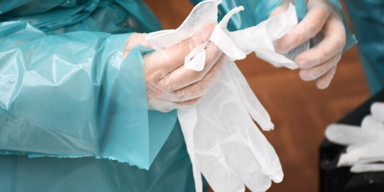 Câmara já distribuiu mais de 120 mil equipamentos de proteção individual a profissionais de primeira linha