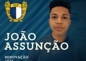 João Assunção assina contrato profissional