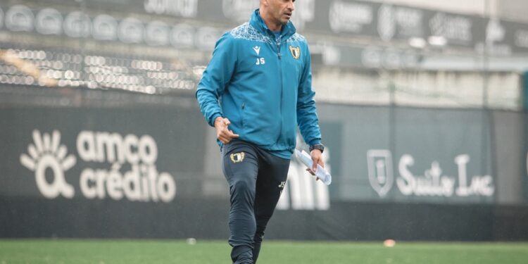 Jorge Silas é o novo treinador do FC Famalicão