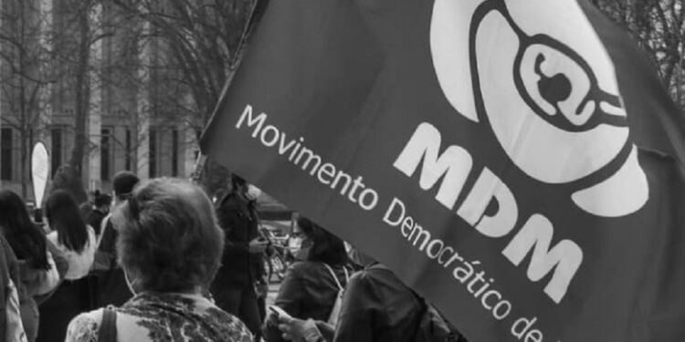 Movimento Democrático de Mulheres assinala o dia da Mulher no Porto