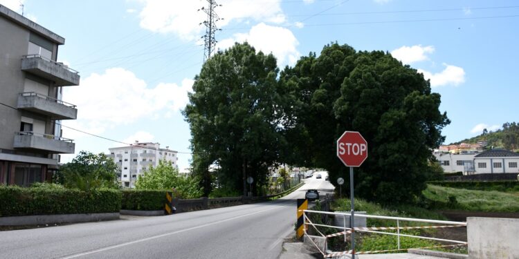 Construção de ponte pedonal reforça segurança dos peões na Avenida D. Afonso Henriques