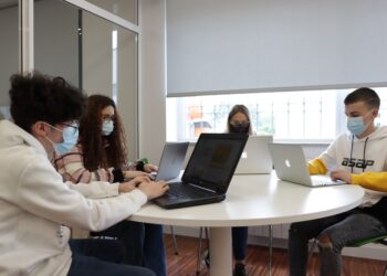 E-redes, Mindera, TMG e Associação Padre Simão Rodrigues, SJ juntam-se para apoiar alunos da OFICINA