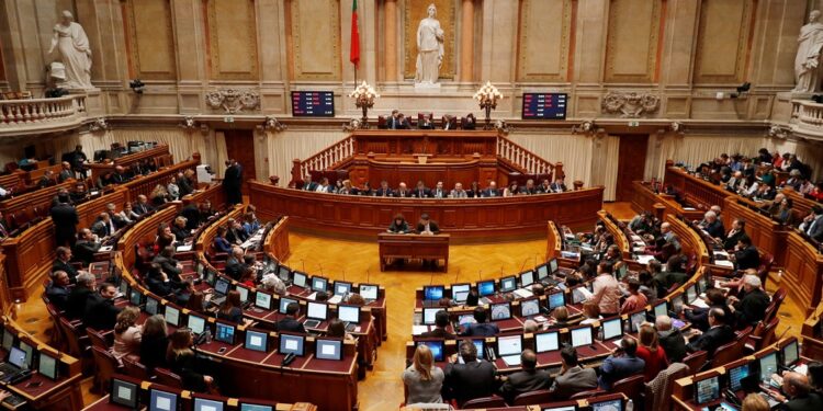 Nove deputados estão a ser investigados