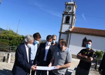 Frente de obras em Pedome