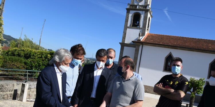 Frente de obras em Pedome