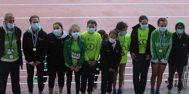 Atletas da Escola Atletismo Rosa Oliveira conquistaram 10 medalhas nos Campeonatos Regionais