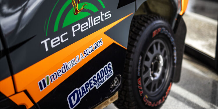 Tiago Reis na Baja TT Montes Alentejanos com Toyota Hilux v8 Overdrive