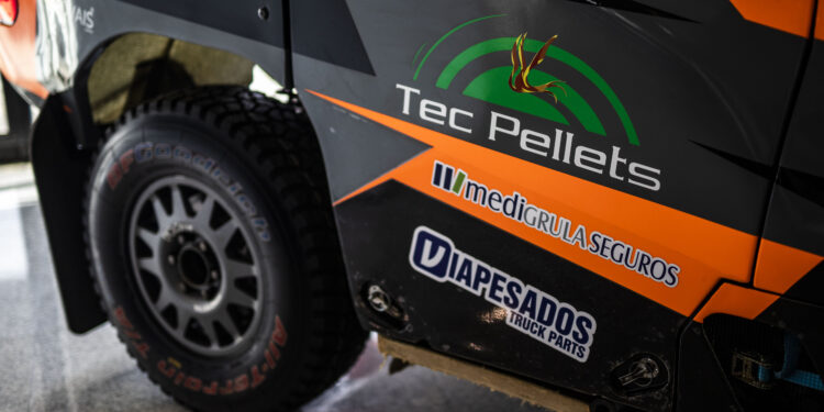 Tiago Reis na Baja TT Montes Alentejanos com Toyota Hilux v8 Overdrive