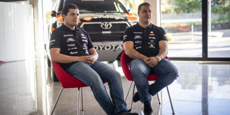 Tiago Reis na Baja TT Montes Alentejanos com Toyota Hilux v8 Overdrive