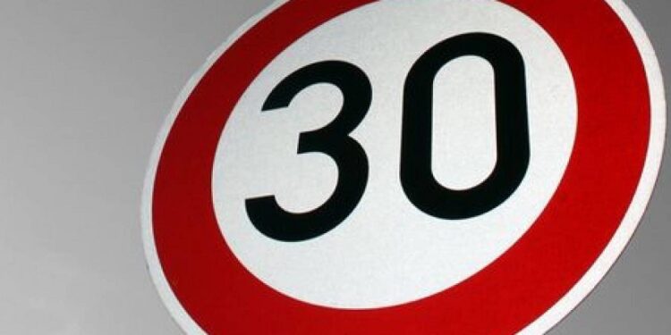 Vai a Espanha? Há um novo limite de velocidade de 30Km/hora nas vias urbanas