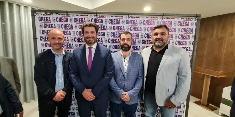 Miguel Cruz Chega! à Vila de Ribeirão