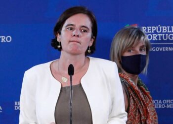 Portugal recua no desconfinamento