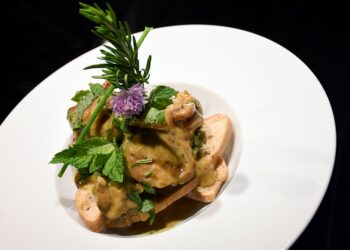 Galinha Mourisca: “É comer e gritar por mais!…”