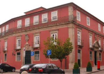 Homem absolvido pelo Tribunal de Guimarães em processo de crime de injuria a agente da PSP