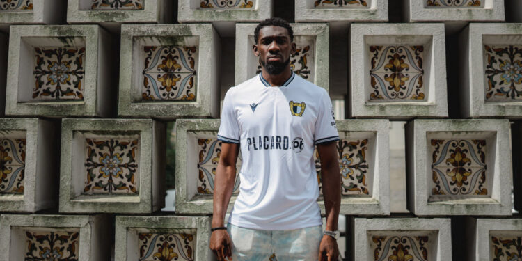 Dylan Batubinsika assina por quatro temporadas