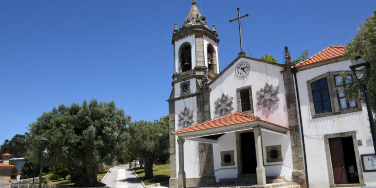 Santuário da Nossa Senhora do Carmo com adro renovado