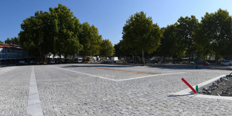 Abre ao público a primeira área de estacionamento renovado do antigo Campo da Feira