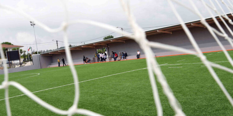 Câmara de Famalicão investiu quase 2 milhões de euros em relvados sintéticos e iluminação LED